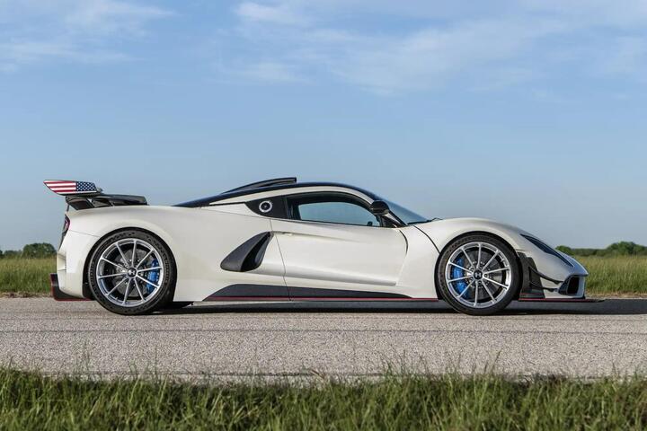 Hennessey Venom F5 Revolution có giá hơn 2,7 triệu USD - 11
