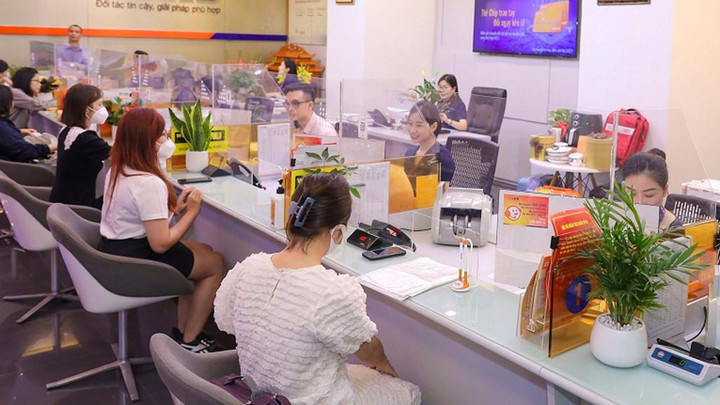 Ngân hàng lãi đậm: Mừng hay lo? - 1