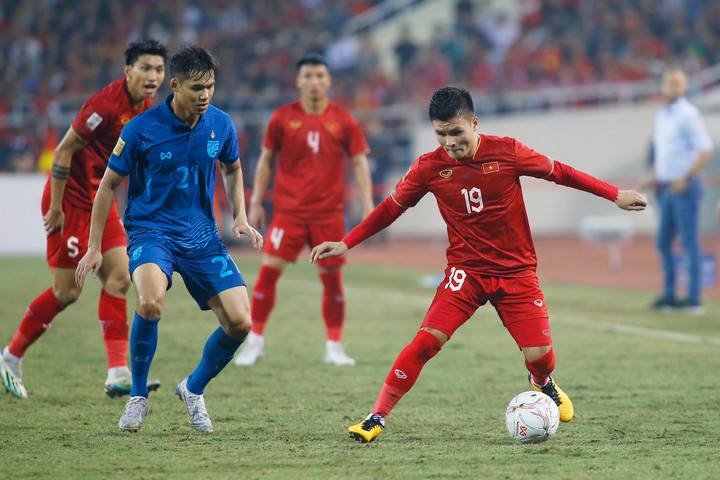 Quang Hải phải thoát khỏi Pau FC, sang Thái Lan là bước lùi hợp lý - 2
