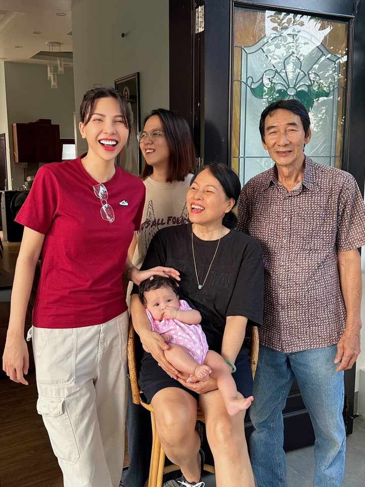 Sao Việt 17/1: Vân Dung nhí nhảnh bên bố, Thanh Duy khác lạ khi giả gái - 5