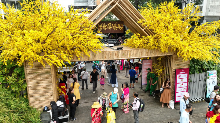 Sao Việt nô nức ‘check-in’ không gian Lễ hội Tết Việt 2023 ở TP.HCM - 1