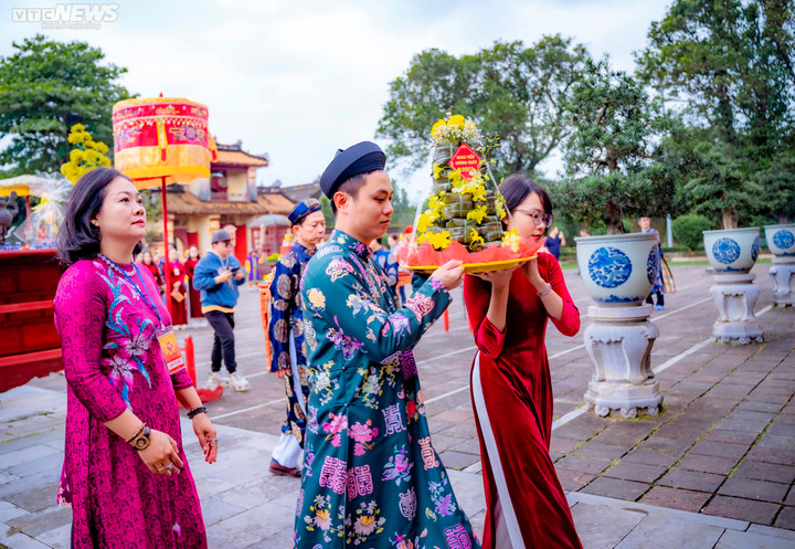 Lạ mắt lễ tái hiện nghi thức 'Tiến vua' trong hoàng cung nhà Nguyễn ngày cận Tết - 8