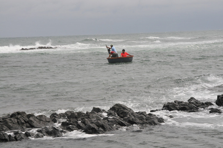Quảng Ngãi: Đi hái rong kiếm tiền tiêu Tết, người đàn ông bị nước cuốn mất tích - 1