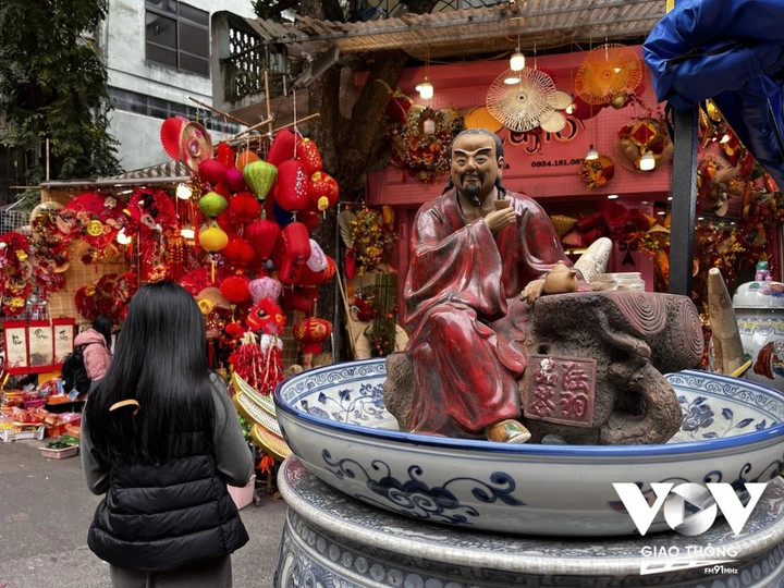 Du xuân Hà Nội: Đi chợ Tết mua đồ cũ - 4