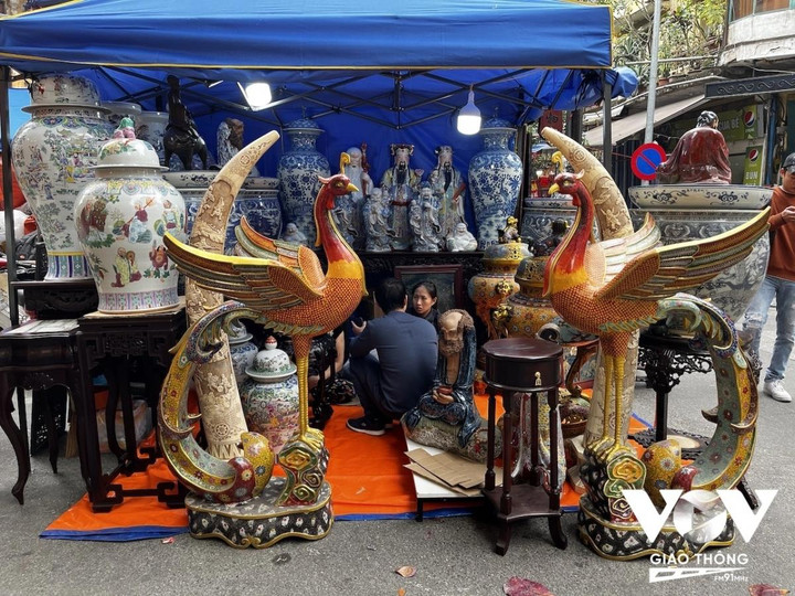 Du xuân Hà Nội: Đi chợ Tết mua đồ cũ - 5