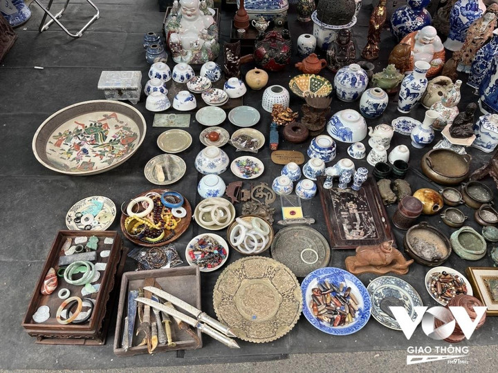 Du xuân Hà Nội: Đi chợ Tết mua đồ cũ - 9