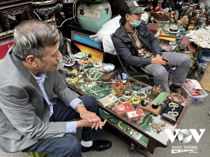 Du xuân Hà Nội: Đi chợ Tết mua đồ cũ - 11