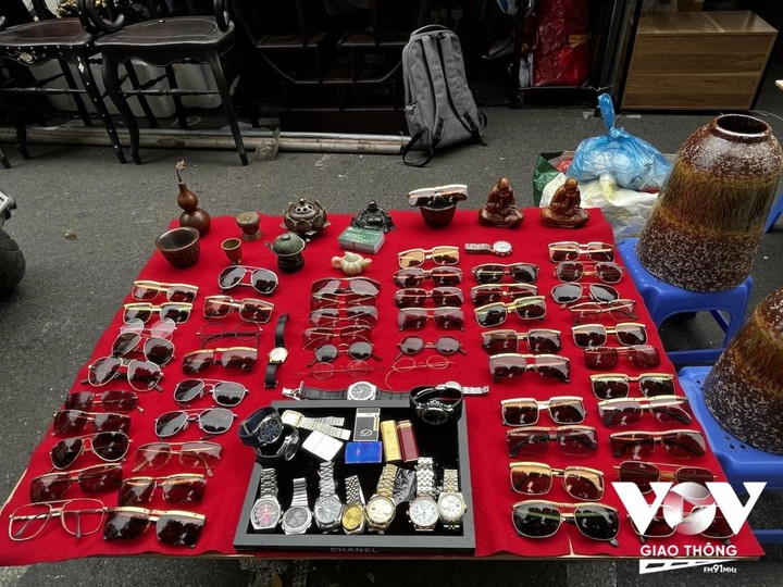 Du xuân Hà Nội: Đi chợ Tết mua đồ cũ - 14