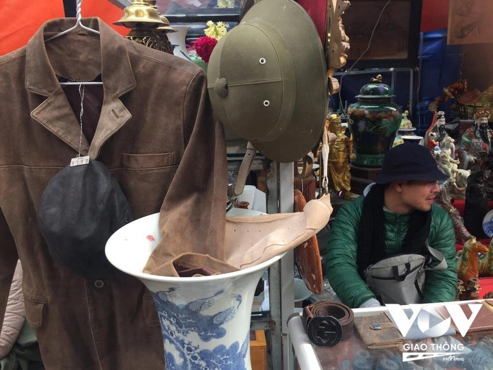 Du xuân Hà Nội: Đi chợ Tết mua đồ cũ - 16