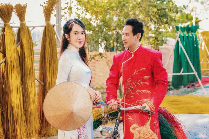 Lý Hải và dàn sao 'Lật mặt' mặc áo dài đón năm mới - 3