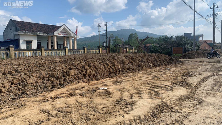 Bình Định: Dự án giao thông lỗi hẹn, dân đón Tết với bụi - 1