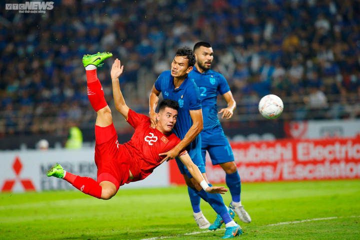 Trực tiếp bóng đá Thái Lan 1-0 Việt Nam: Thầy trò HLV Park Hang Seo bại trận - 4