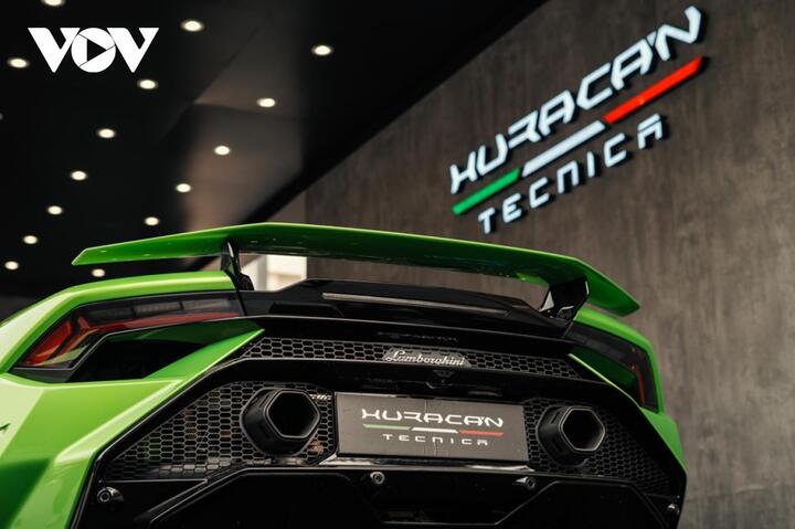 Cận cảnh Lamborghini Huracan Tecnica giá gần 20 tỷ đồng tại Hà Nội - 6