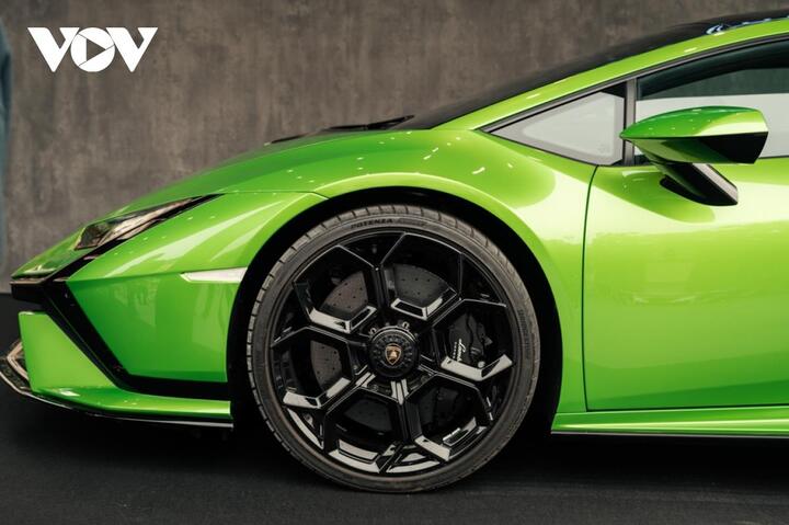 Cận cảnh Lamborghini Huracan Tecnica giá gần 20 tỷ đồng tại Hà Nội - 5