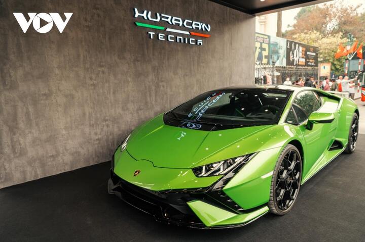Cận cảnh Lamborghini Huracan Tecnica giá gần 20 tỷ đồng tại Hà Nội - 1
