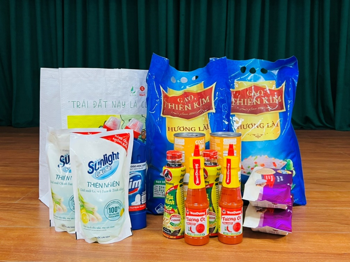 LOTTE Mart trao tặng 15 tấn gạo cho các hộ gia đình khó khăn - 4