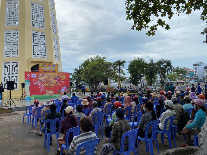 LOTTE Mart trao tặng 15 tấn gạo cho các hộ gia đình khó khăn - 5