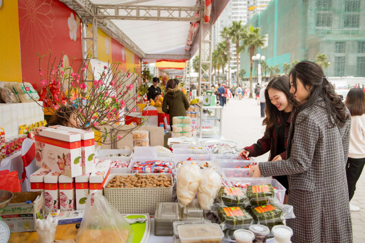 'Ngũ Cat Lâm Mall' mang Tết về nhà - 1