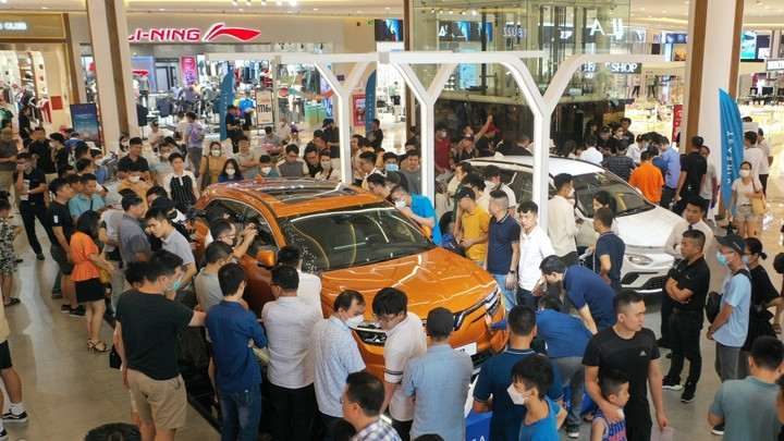 Thấy gì từ màn 'soán ngôi' phân khúc D của VinFast VF 8? - 3