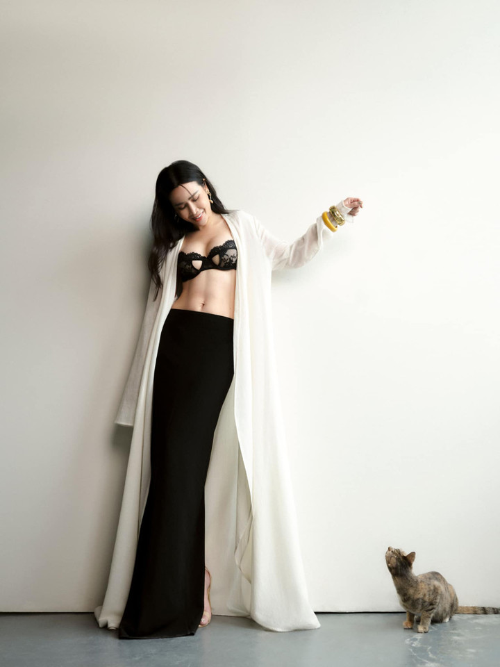 Sao Việt 19/1: Trương Ngọc Ánh khoe ảnh 3 thế hệ, Lưu Hương Giang gợi cảm - 2