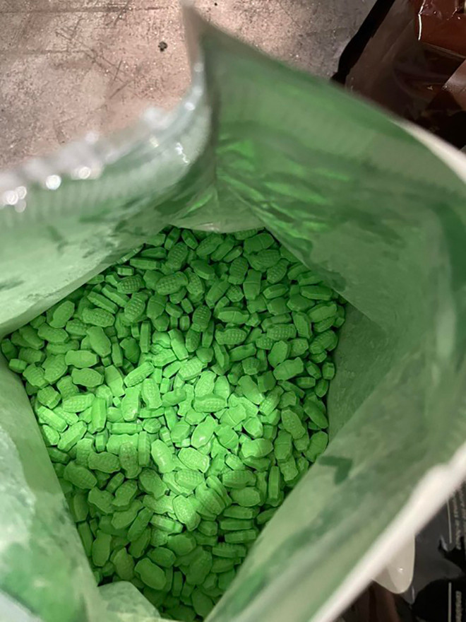 58kg ma túy ngụy trang dưới dạng kẹo socola vào Việt Nam qua đường hàng không - 2