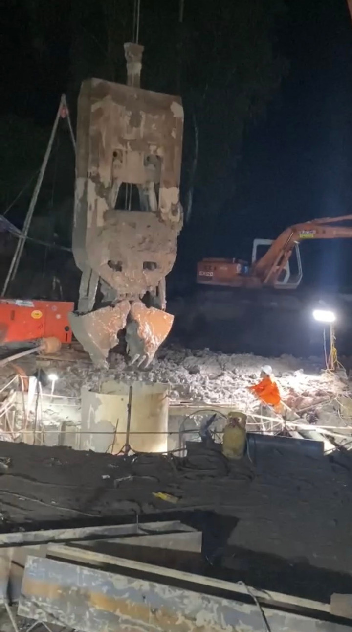 Bé trai lọt xuống trụ bê tông sâu 35m ở Đồng Tháp: Đang tiếp cận trụ thứ 3 - 2