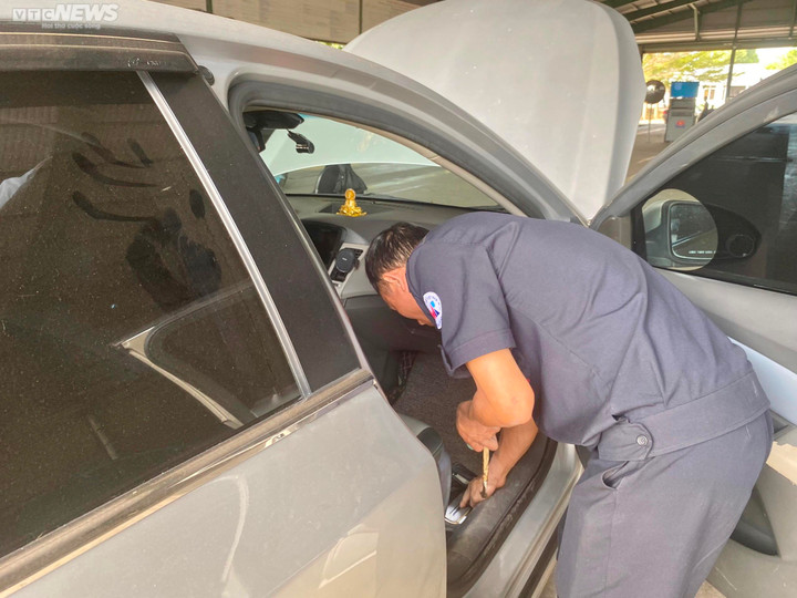 Cận Tết, tài xế ở Đắk Lắk xếp hàng dài hơn nửa ngày chờ đăng kiểm - 8