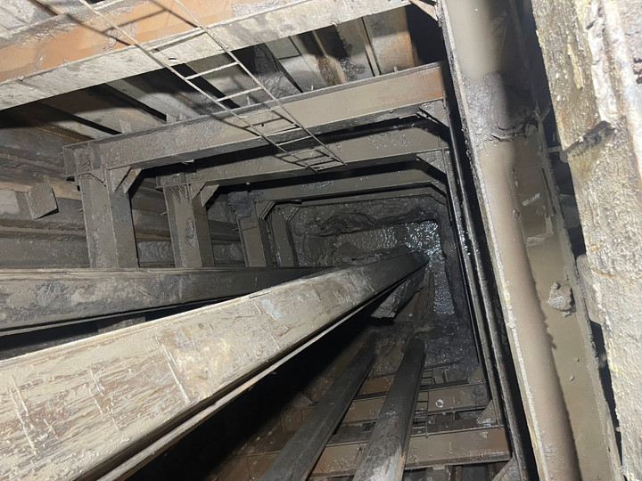 Bé trai lọt xuống trụ bê tông sâu 35m ở Đồng Tháp: Đang tiếp cận trụ thứ 3 - 1