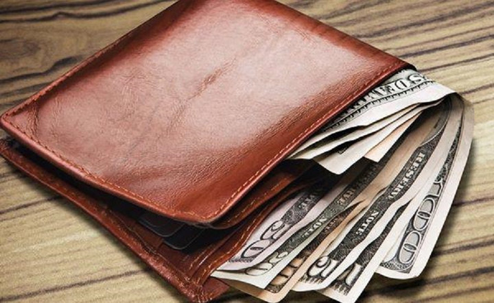 Doanh nhân thành đạt nhờ ngắm ảnh vợ trong ví - 1