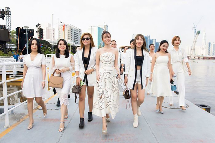 Sao Việt 'chơi lớn' thưởng Tết mạnh tay cho nhân viên - 3