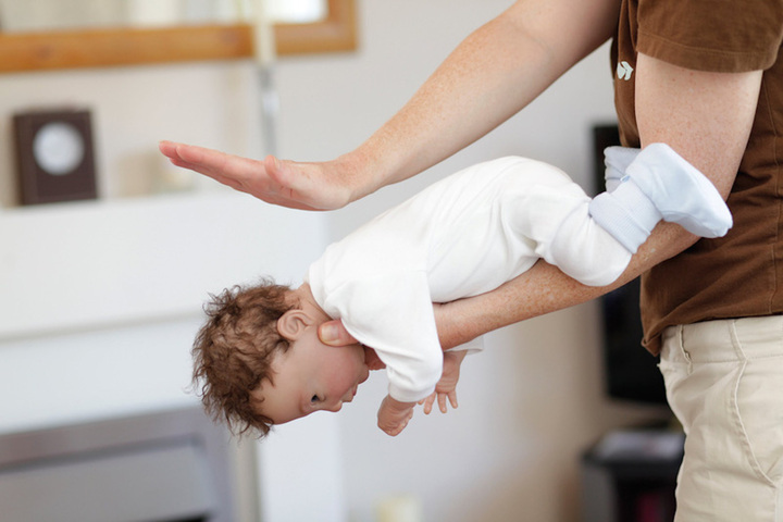 Cách xử lý khi trẻ bị hóc dị vật trong ngày Tết - 1