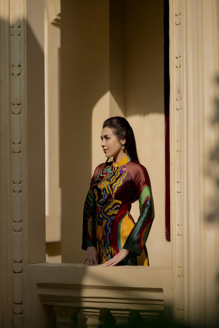 Á hậu Hoàng Thùy Anh khoe sắc với áo dài - 11