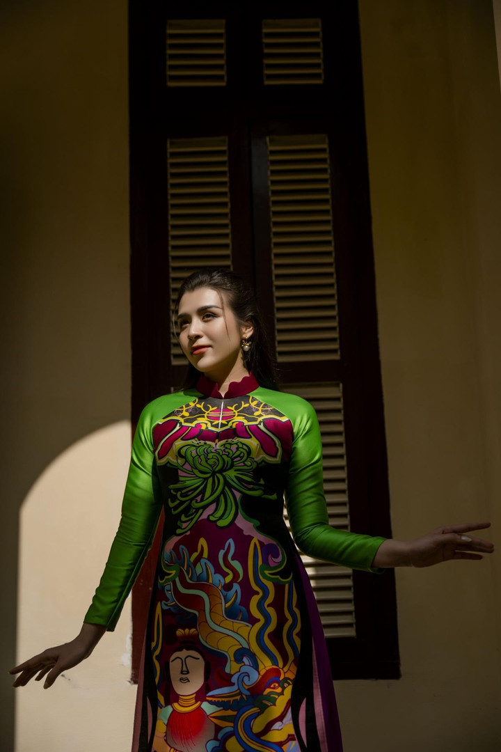 Á hậu Hoàng Thùy Anh khoe sắc với áo dài - 6