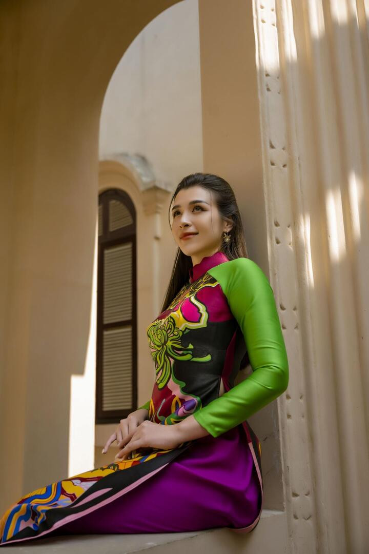 Á hậu Hoàng Thùy Anh khoe sắc với áo dài - 5