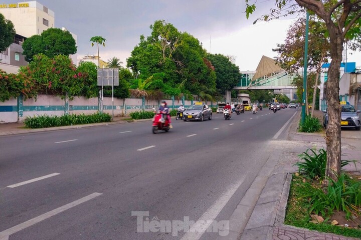 Sân bay Tân Sơn Nhất rất lạ chiều 29 Tết - 8