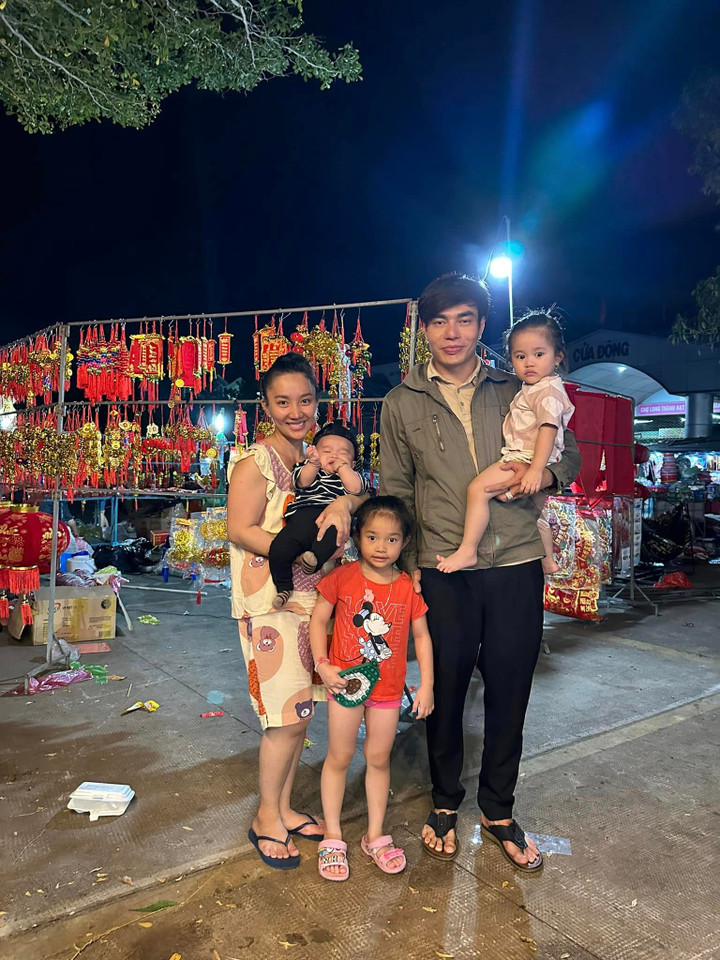 Sao Việt 22/1: Mạnh Trường tình tứ bên vợ, Vân Dung tâm sự ngày Tết - 5