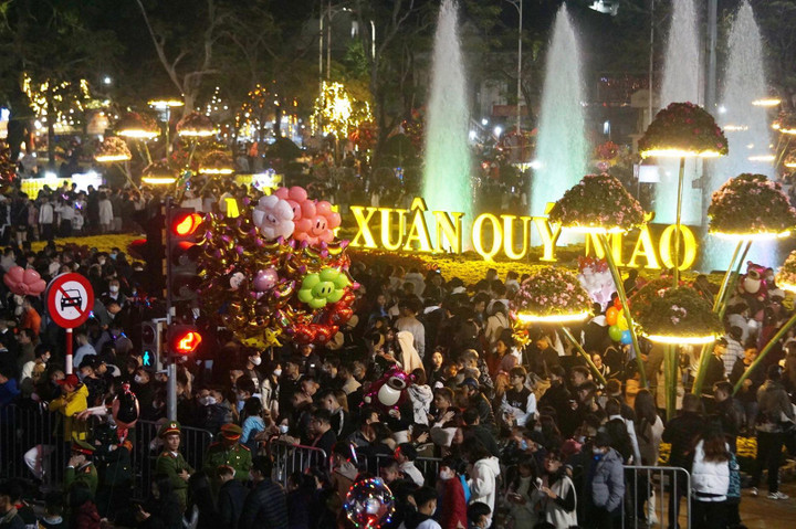 Cả nước đón giao thừa Tết Quý Mão 2023 - 22