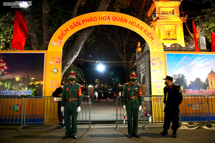 Cả nước đón giao thừa Tết Quý Mão 2023 - 17