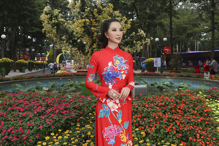 MC Thanh Mai trẻ đẹp diện áo dài dạo phố ngày cuối năm - 3
