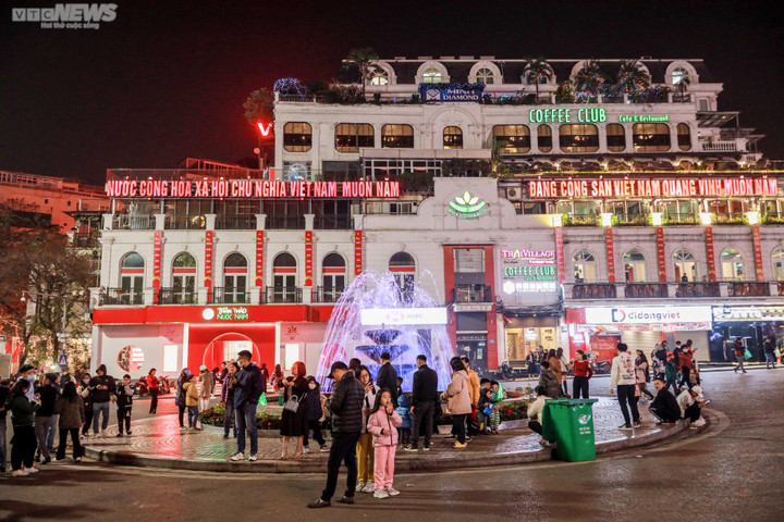 Cả nước đón giao thừa Tết Quý Mão 2023 - 10