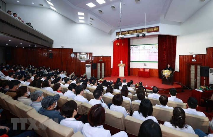 Thủ tướng thăm, chúc Tết tại Bệnh viện Bệnh nhiệt đới Trung ương - 2