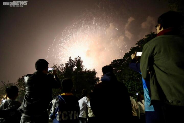 Cả nước đón giao thừa Tết Quý Mão 2023 - 4