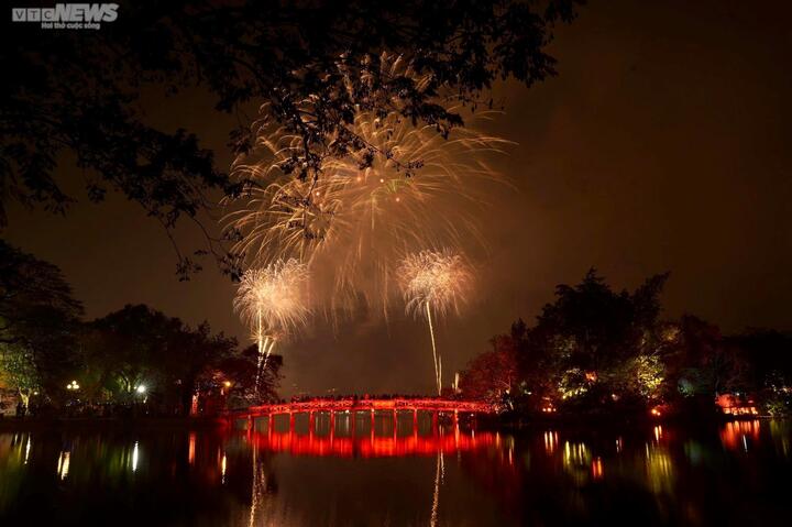 Cả nước đón giao thừa Tết Quý Mão 2023 - 3