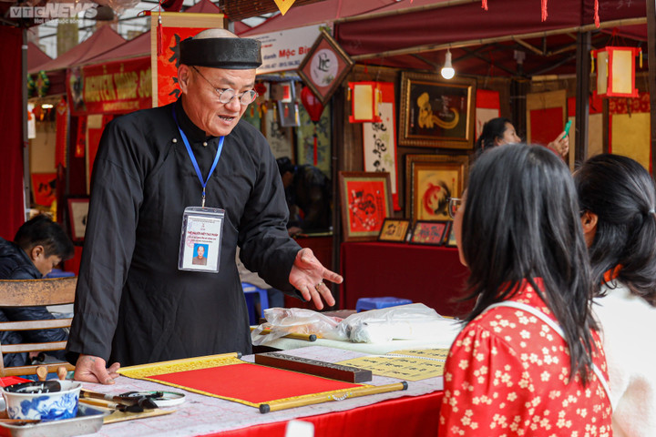 Người dân Hà Nội du Xuân, xin chữ đầu năm - 11