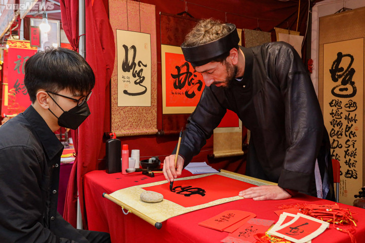 Người dân Hà Nội du Xuân, xin chữ đầu năm - 13