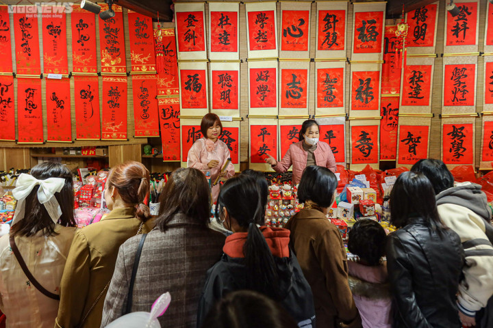 Người dân Hà Nội du Xuân, xin chữ đầu năm - 14