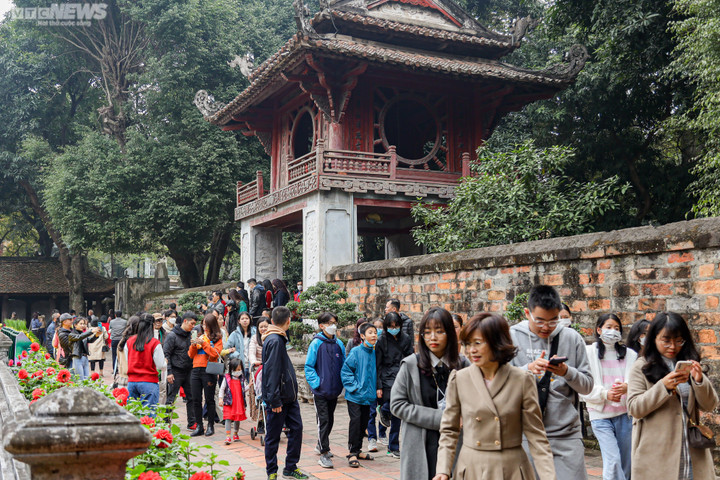 Người dân Hà Nội du Xuân, xin chữ đầu năm - 5