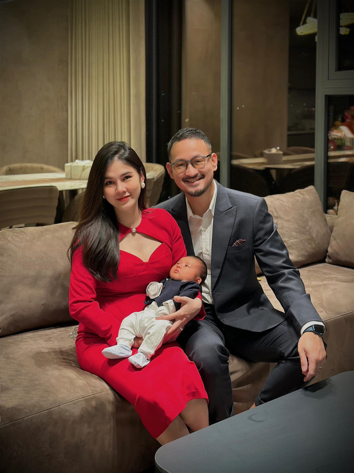 Sao Việt 24/1: Gia đình Xuân Hinh đi du xuân, Mai Phương Thúy trổ tài chặt gà - 3