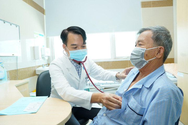 Cảnh giác với tình trạng tăng huyết áp trong ngày Tết - 1