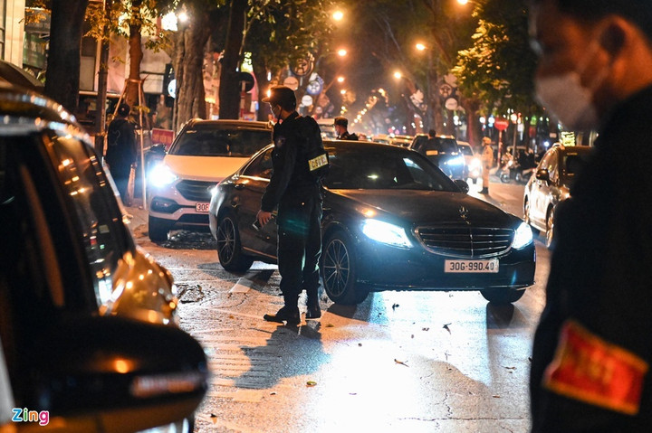 Vi phạm nồng độ cồn ngày Tết, tài xế lớn tiếng với cảnh sát - 10